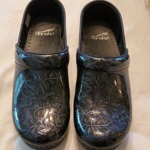 Dansko Black and Blue Leaf Pattern Clogs Size 37